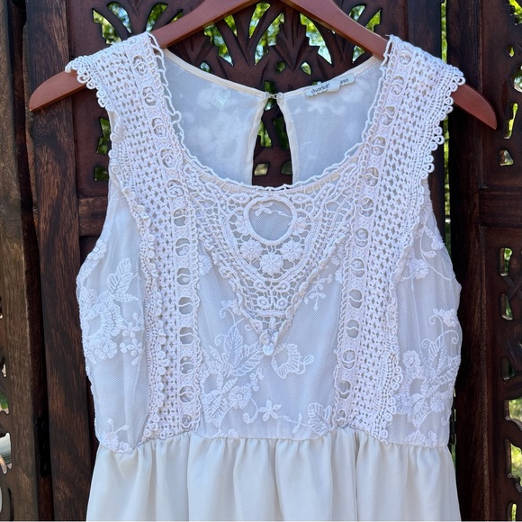 *SALE* Gorgeous Ivory Lace Bodice Dress - Picture 2 of 9